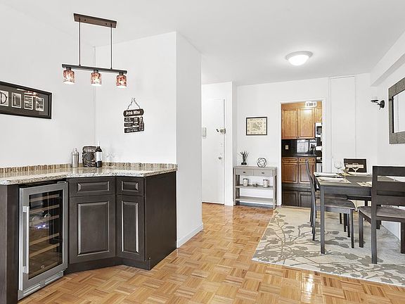 4th image of 400 E 77th St #6J-6