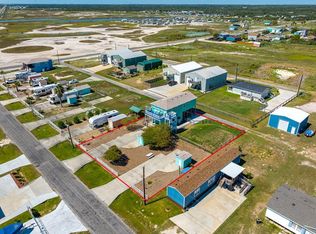 2001-2003 S Doughty St, Rockport, TX 78382