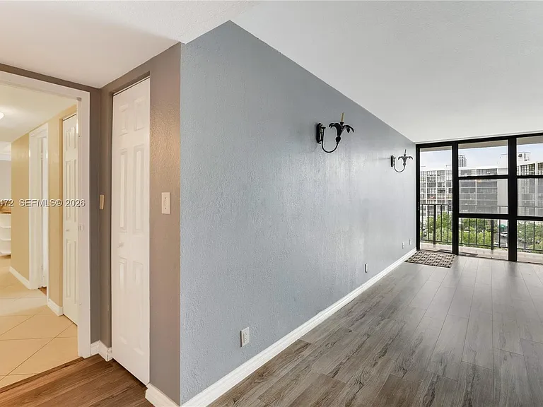 1000 Parkview Dr #614 — Photo 15