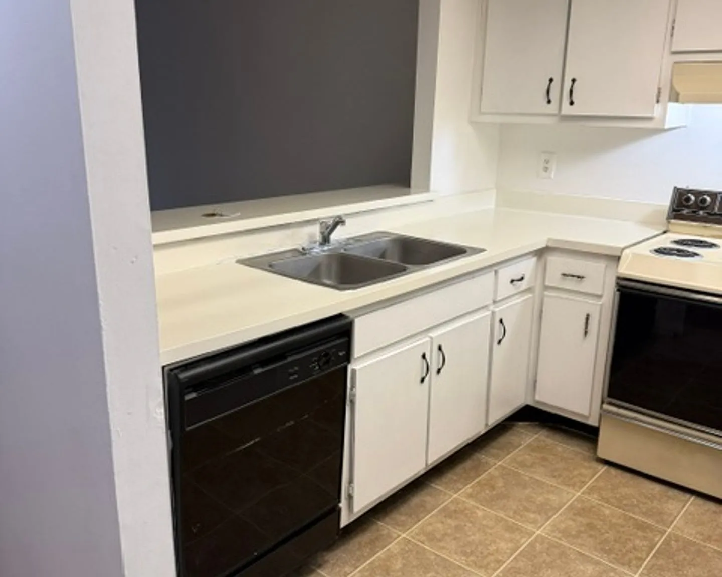 Large Two bedroom condo — Photo 3