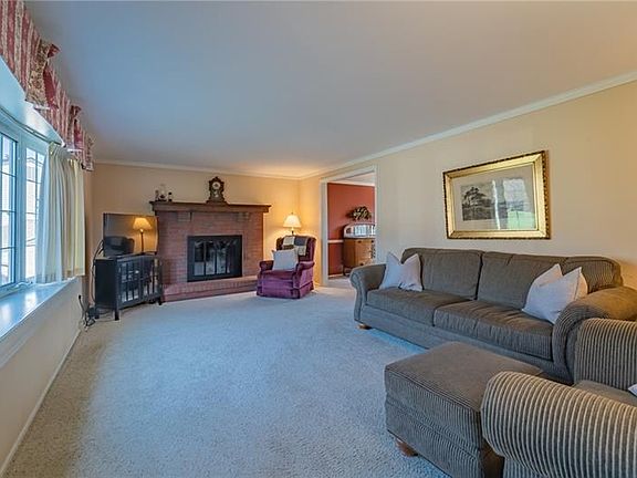 3rd image of 3716 Aurelia Dr