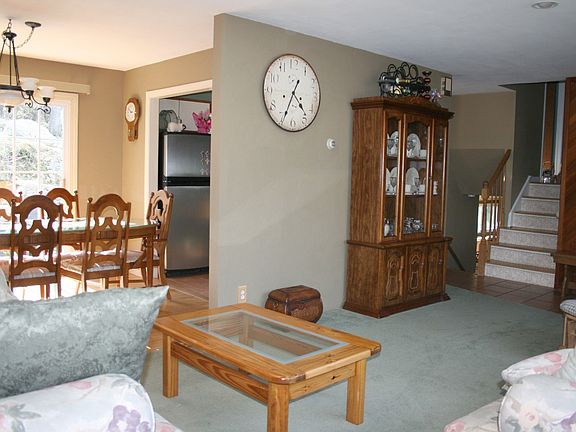 LIVING ROOM (view 1)