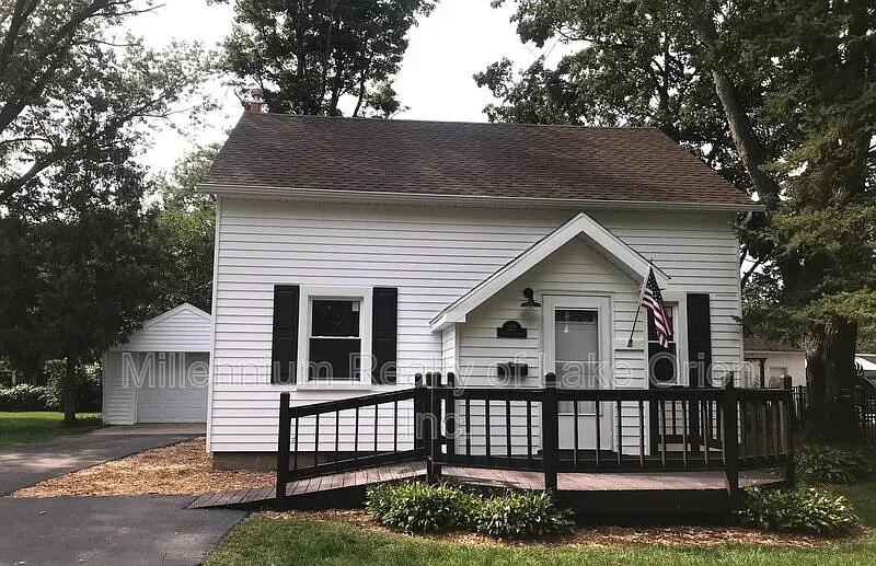 3 bed, 1.5 bath, 1280 sqft, $2,295 — Photo 2