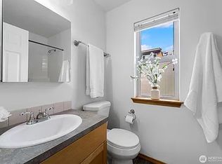1231 6th Ave N #A, Seattle, WA 98109