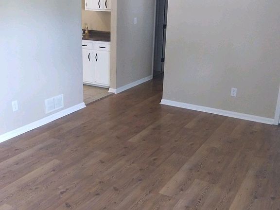 3rd image of 109 Wedgewood Ct
