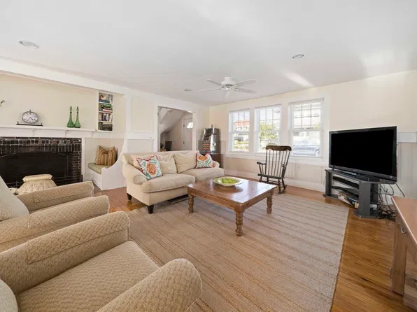117 Manomet Ave, Hull, MA 02045
