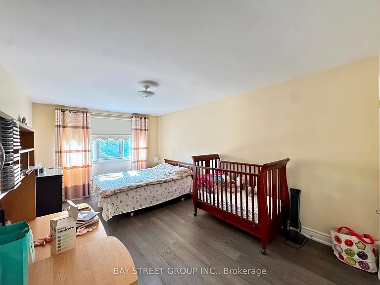 33 Northolt Cres — Photo 26