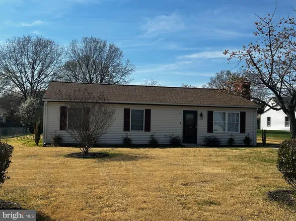 907 Eastern View Dr, Fredericksburg, VA 22405