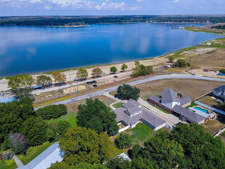 1st image of 205 W Lake Dr