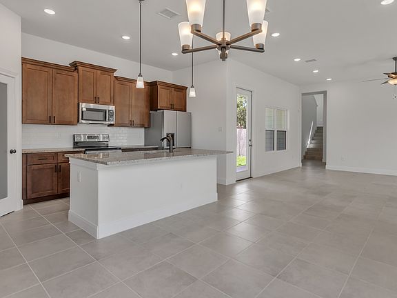 2nd image of 532 Park Cir #532