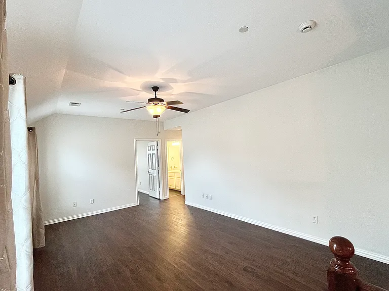 2204 Paige Ct — Photo 30