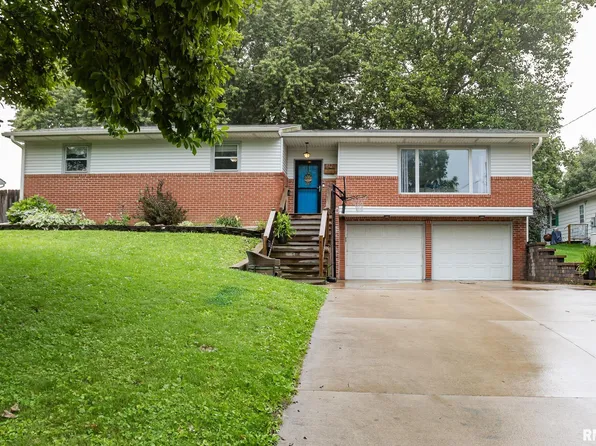 812 N 10th St, Monmouth, IL 61462