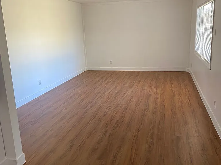 421 N Willowbrook Ave — Photo 5