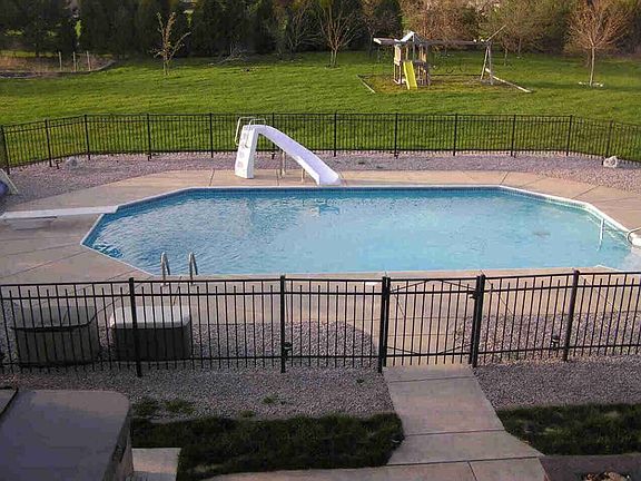 Fabulous pool & private lot