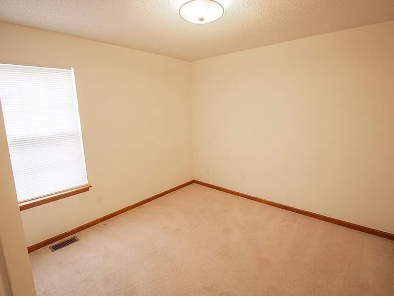 1318 Valley Creek Ln — Photo 17