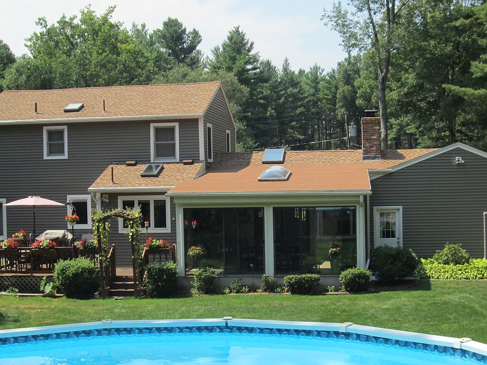 2nd image of 72 Bridle Rd