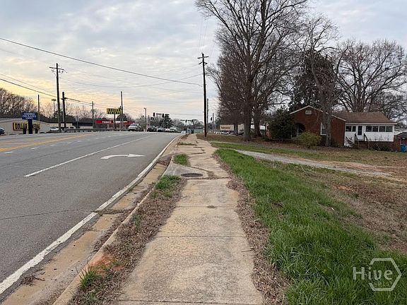 3rd image of 3162 Maysville Road