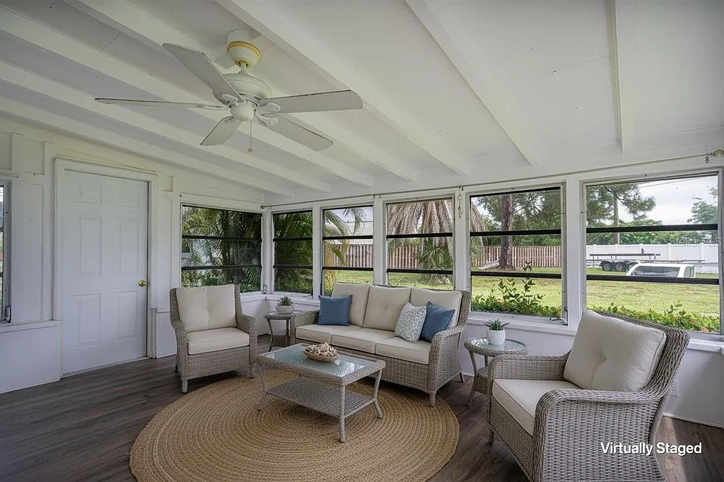 3 bed, 2.0 bath, 1576 sqft, $2,900 — Photo 2
