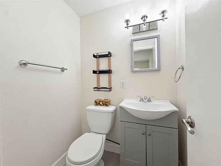 530 Obispo Ave — Photo 14