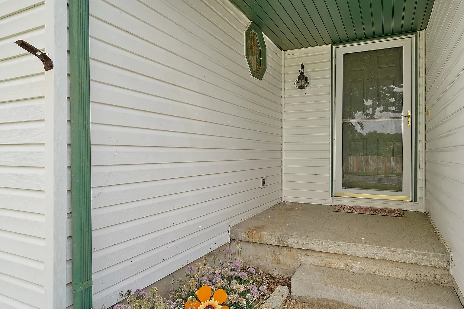 3 bed, 1235 sqft, $1,300 — Photo 4