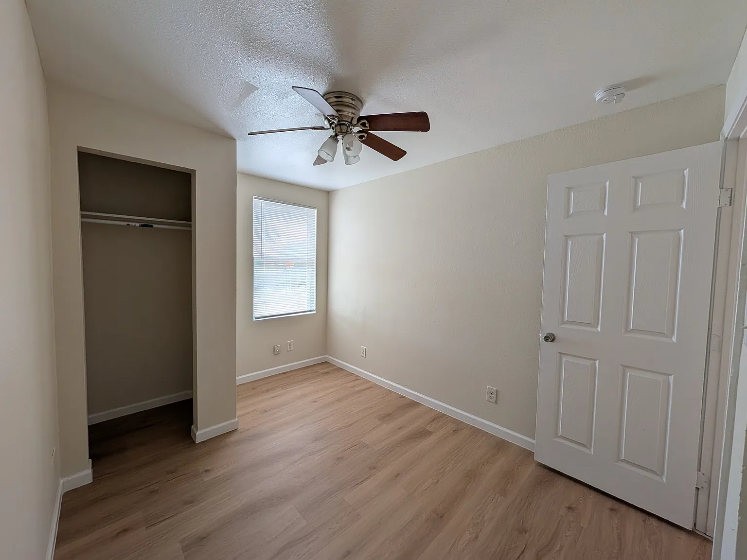 4 bed, 850 sqft, $1,200 — Photo 2