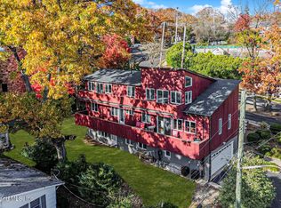 20 Signal Hill Rd, Staten Island, NY 10301