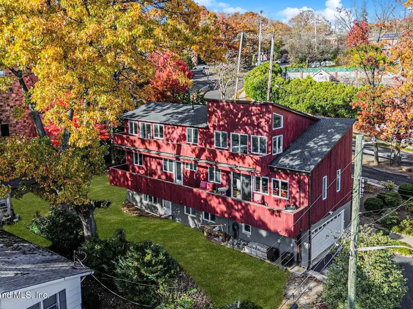 20 Signal Hill Rd, Staten Island, NY 10301