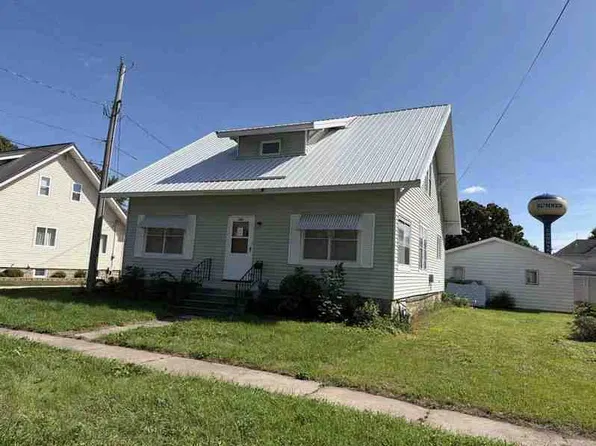 304 N Division St, Sumner, IA 50674