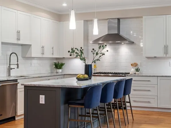 77 Auburn St Unit 77, Auburndale, MA 02466