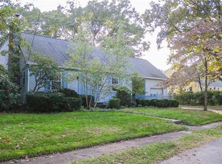 40 Oak Hill Ave, Warwick, RI 02886