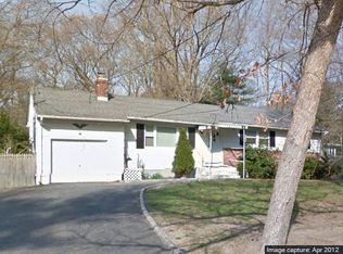 22 Oakcrest Ave, Middle Island, NY 11953