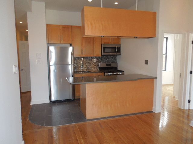1st image of 322 6th St APT 17