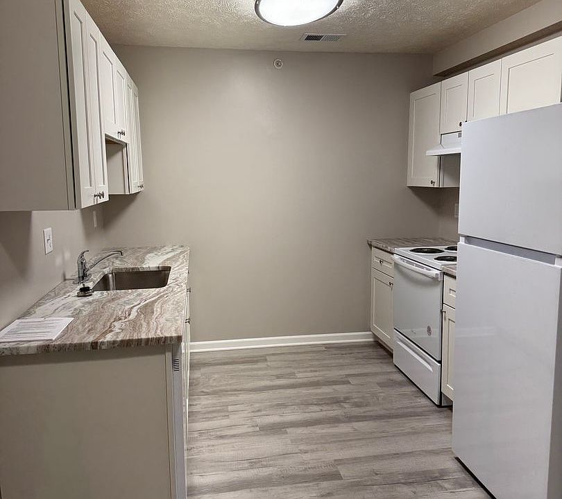 2nd image of 901 S Franklin Ave #104