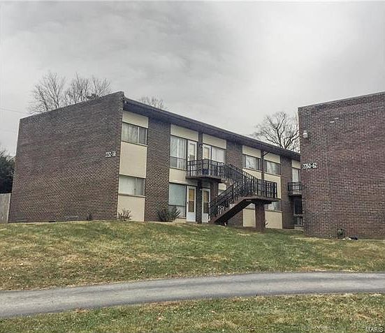 2nd image of 7752 Woodstock Rd