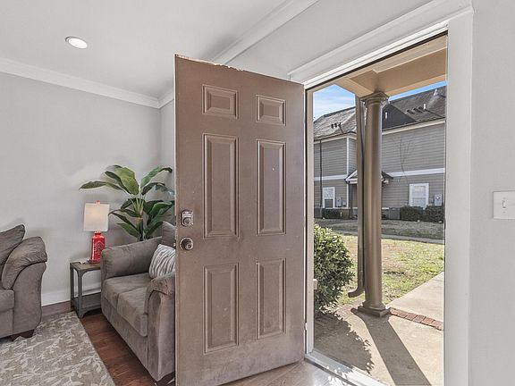 2nd image of 502 16th St APT 5