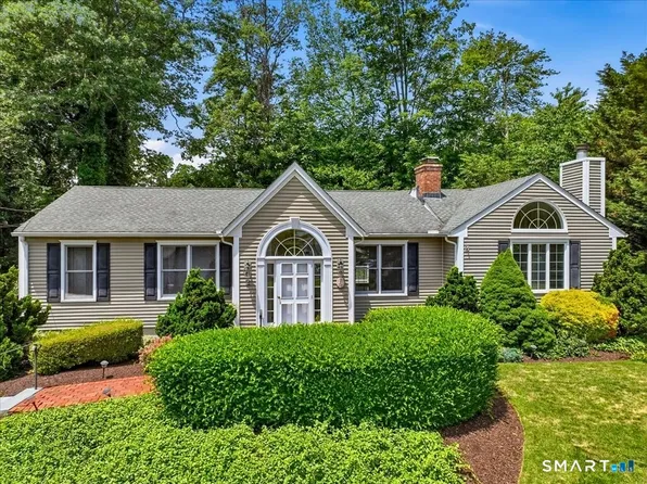 2 Brocketts Lane, Branford, CT 06405