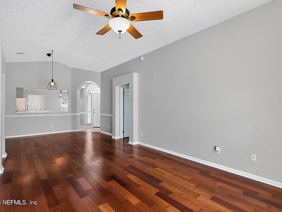 2nd image of 717 TEE TIME Lane