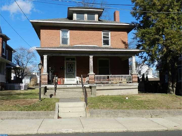 2nd image of 213 Lawn Ave