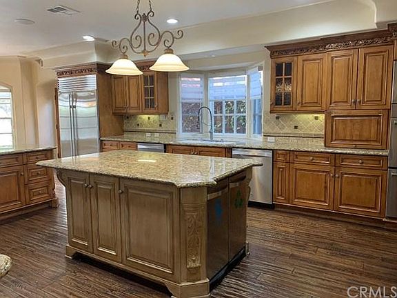 5th image of 710 Sapphire St