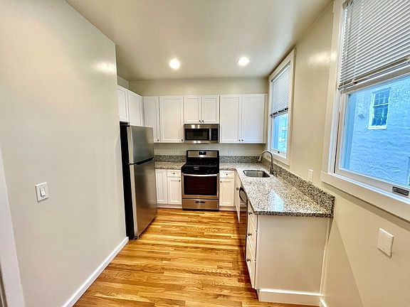 4th image of 1520 Greenwich St APT 8
