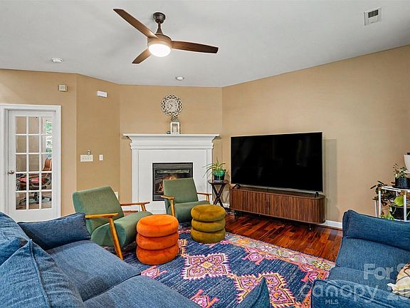 5th image of 8932 Arbor Creek Dr