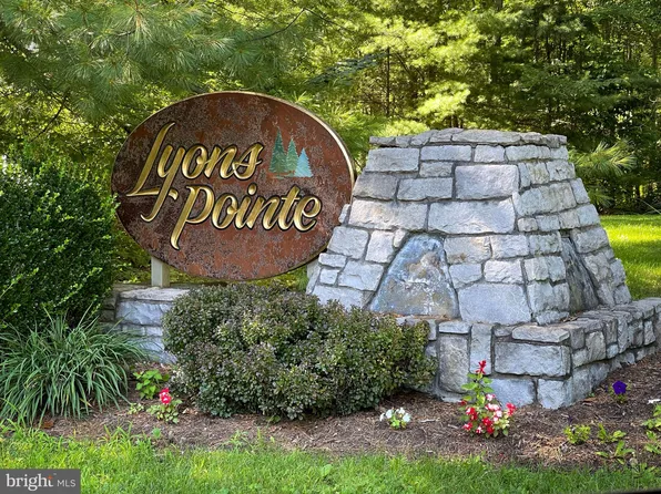 111 Thornridge Dr, Pennsylvania Furnace, PA 16865