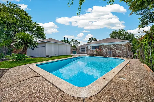 9422 Kristin Dr Photo 1
