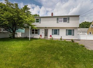 272 Jerome Ave, Carle Place, NY 11514