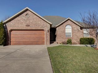 5759 S Parkhill Ave, Springfield, MO 65810
