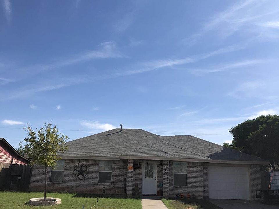 1st image of 104 E Pecan Ave