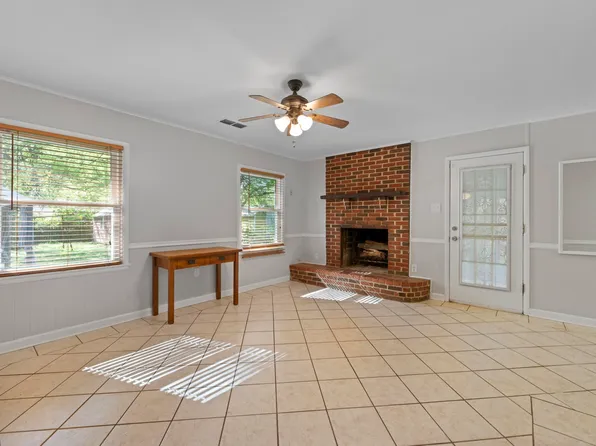 1603 Colonial Rd, Memphis, TN 38117