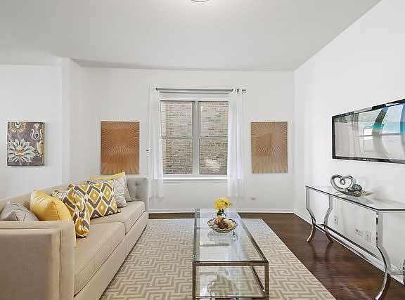 3rd image of 4405 S Lake Park Ave #1