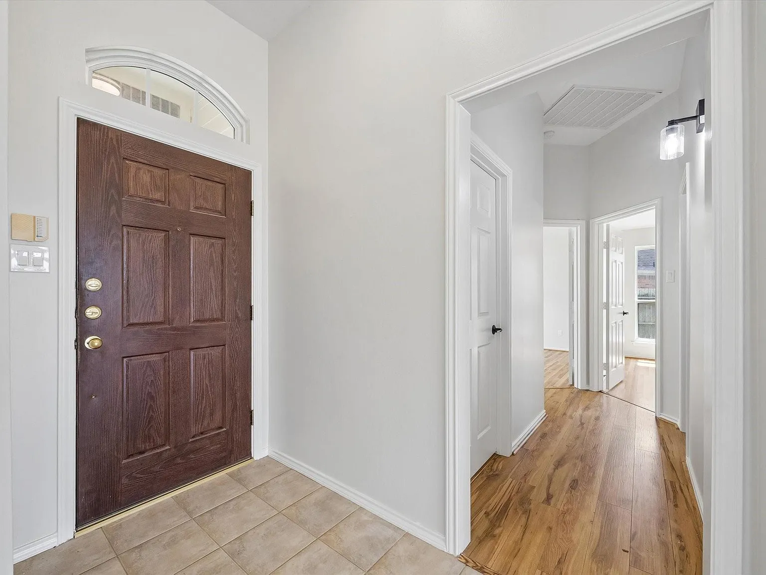 3 bed, 2.5 bath, 1822 sqft, $2,500 — Photo 4