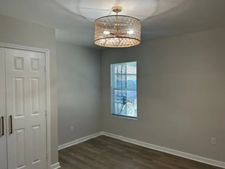 2523 S Vernon Ave — Photo 3